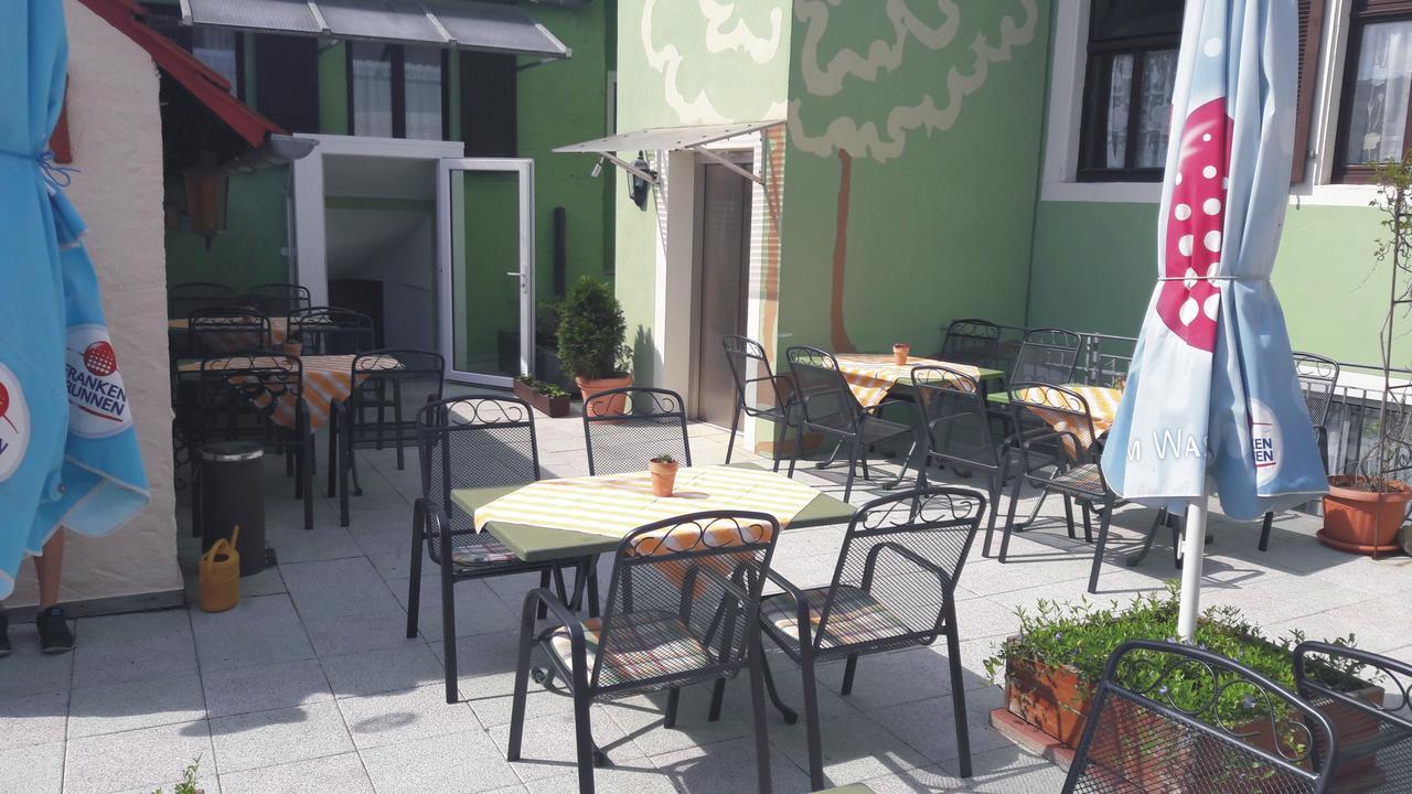 Gasthof Grüner Baum Dettelbach Exterior foto